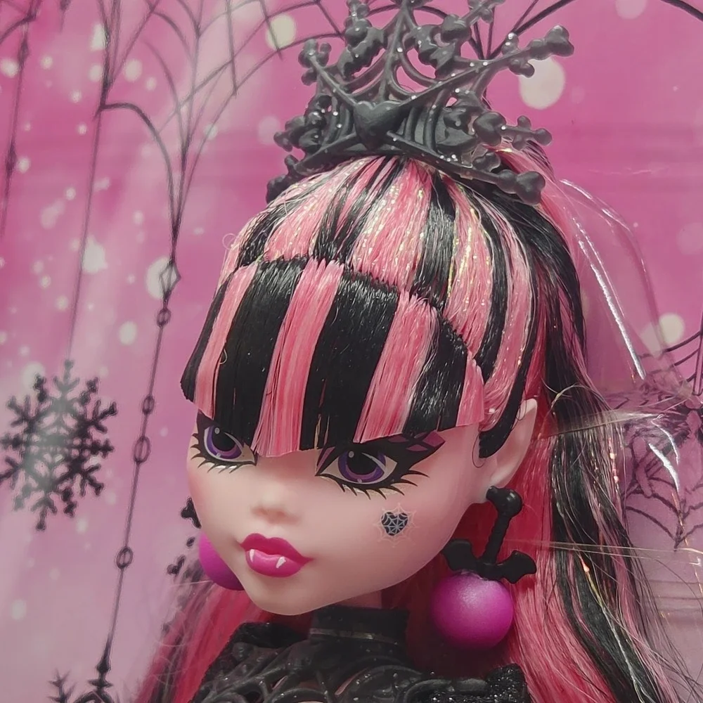 NEW Monster High Howliday Winter Edition Draculaura Doll Limited Holiday Shipper